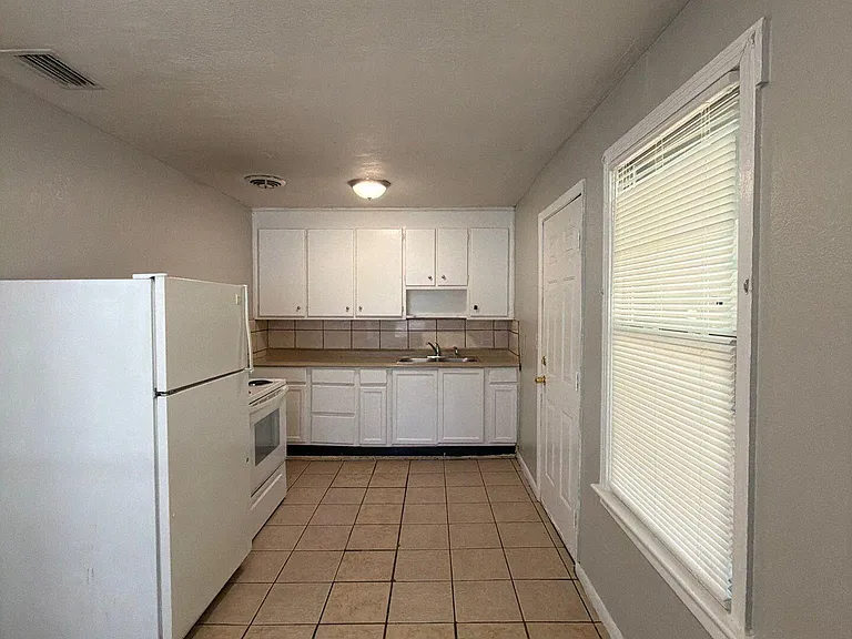 5326 Mays Dr — Photo 6