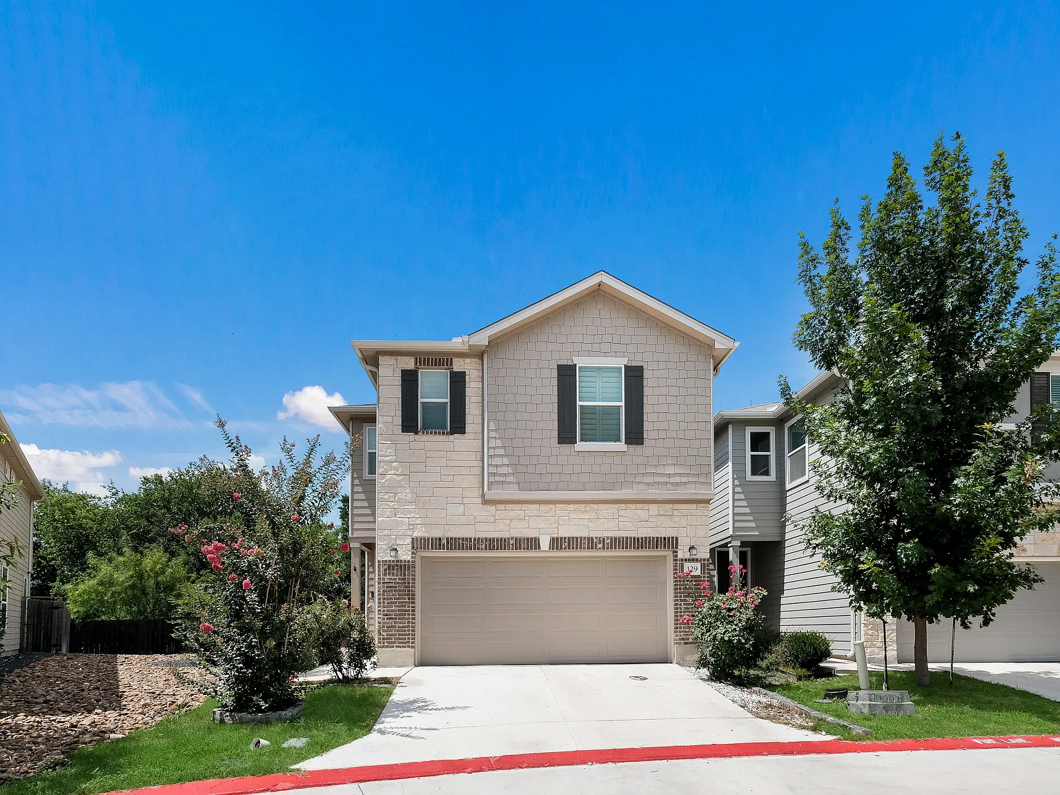 3 bed, 2.5 bath, 1860 sqft, $2,050 — Photo 3