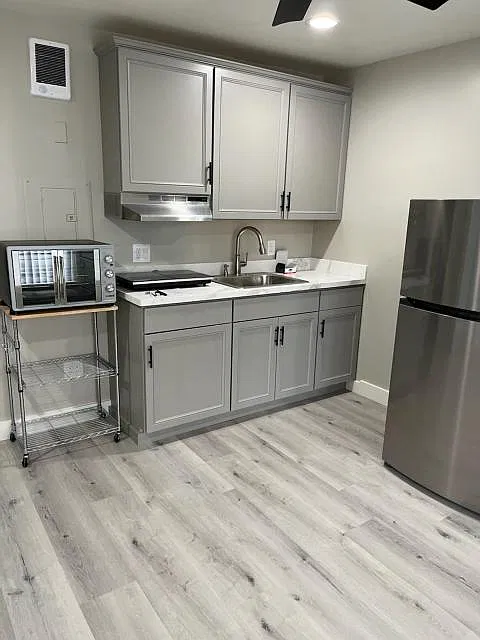 Studio, 420 sqft, $1,895 — Photo 2