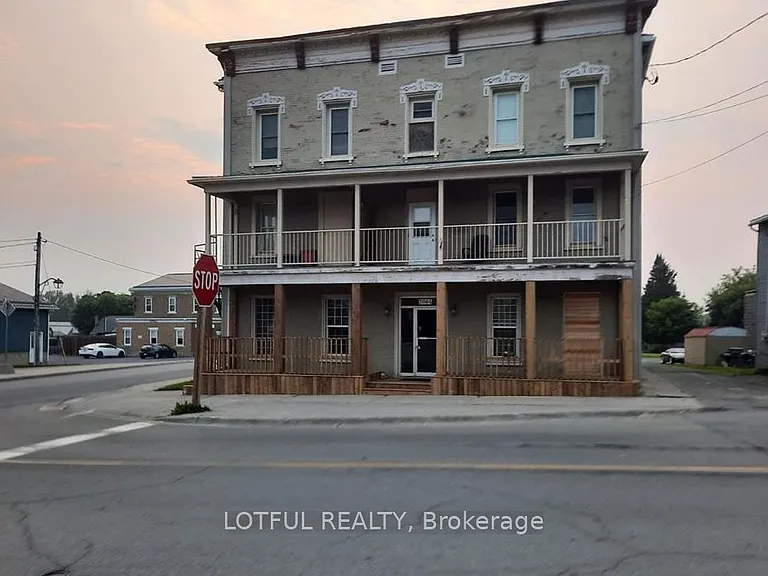 2084 Dundas St #3 — Photo 1