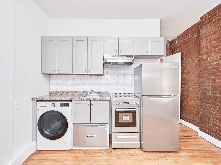 434 E 76th St #19 — Photo 5