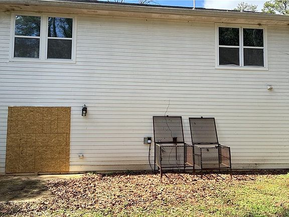 5th image of 2152 Lilac Ln