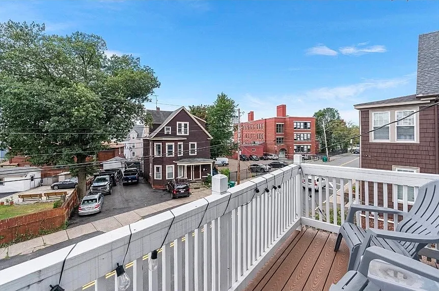 2 bed, 1.0 bath, 1200 sqft, $2,800 — Photo 1