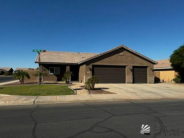 3734 W 36th Pl
