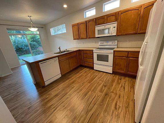 5th image of 9034 Campus Glen Dr NE