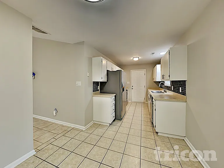 7300 Yorkville Ct — Photo 7