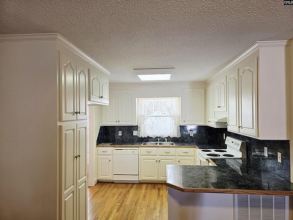 5th image of 52 Freedom Ln