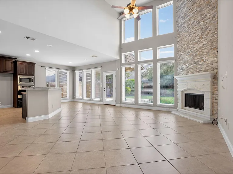 6535 Arroyo Springs Ln — Photo 13
