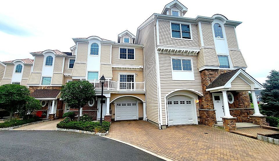 211 Gateway Ct, Union Beach, NJ 07735 | Zillow