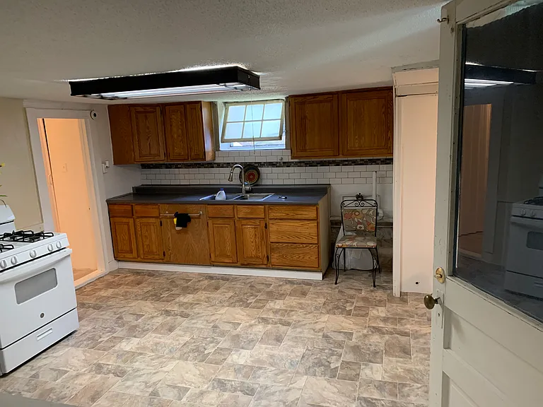 171 Riverside St — Photo 2