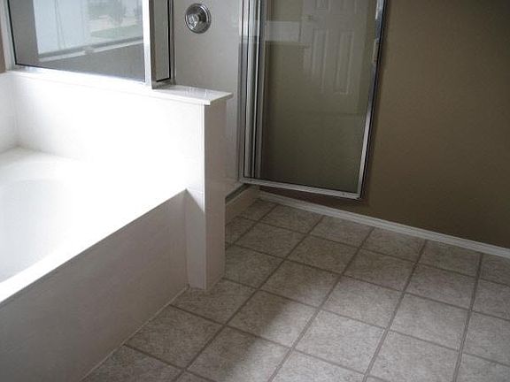 4th image of 403 Ashbury Dr