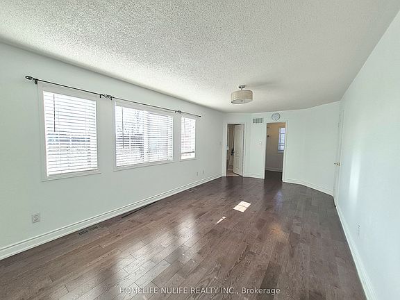 5th image of 3866 Thomas St