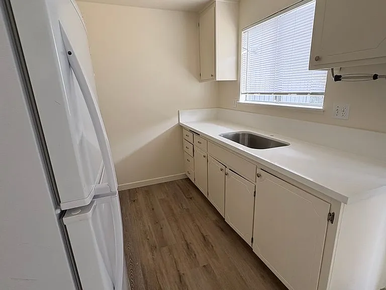 406 Scripps Dr — Photo 10