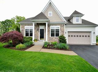 8 Muirfield Ln, Bloomfield, CT 06002