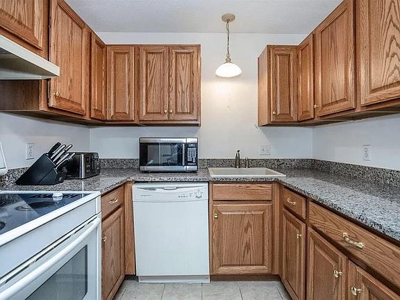 3rd image of 5 Autumn Leaf Dr APT 23