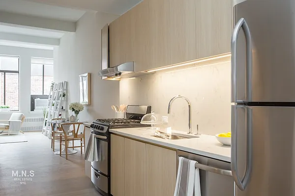 Rented by MNS | media 9