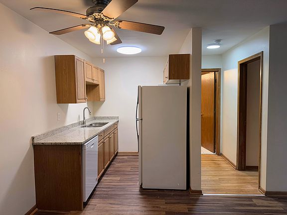 2nd image of 425 University Ave SE APT 304