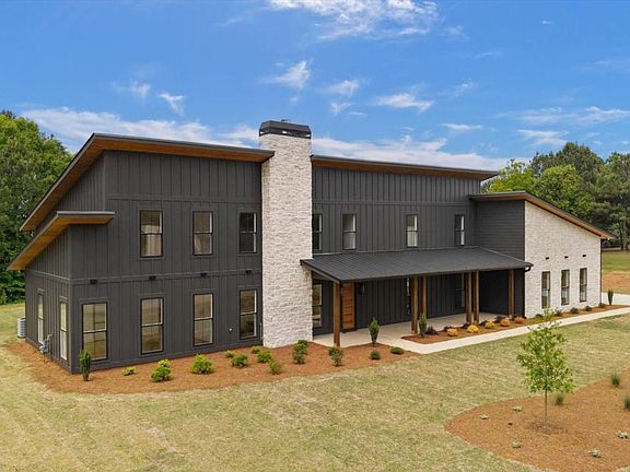3rd image of 112 Summit Ln