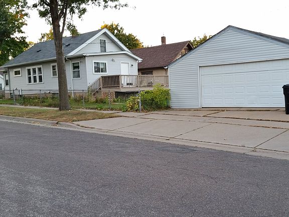 2nd image of 1104 Farrington St