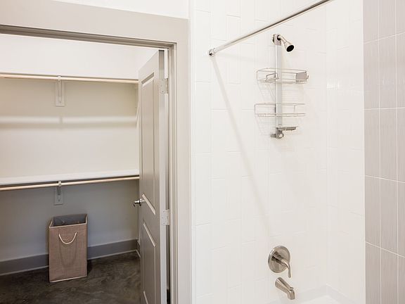5th image of 707 Seale St APT 321