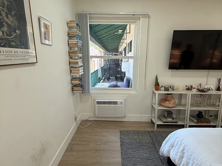 1045 N Edinburgh Ave #4 — Photo 17