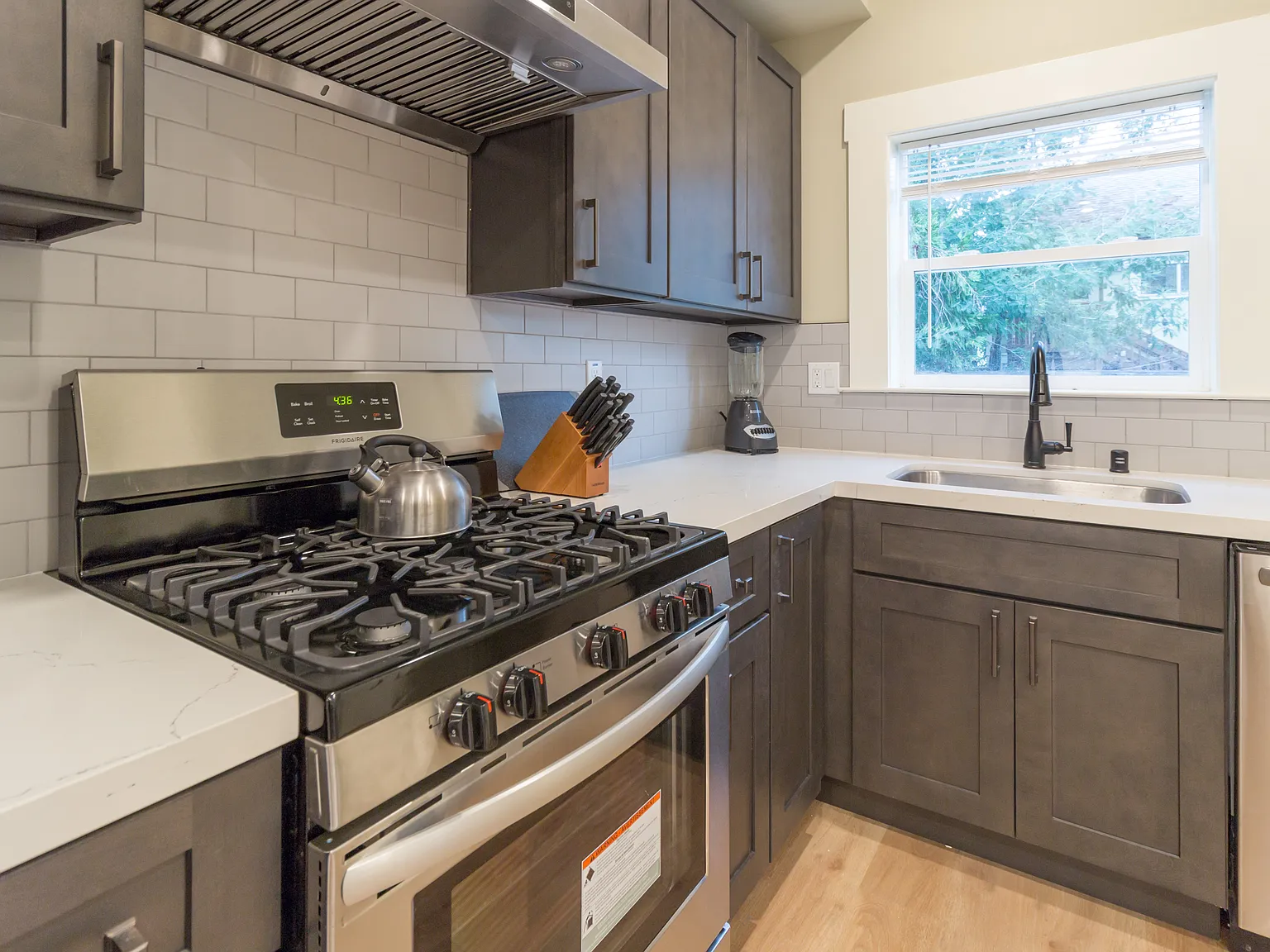 3 bed, 800 sqft, $945 — Photo 1