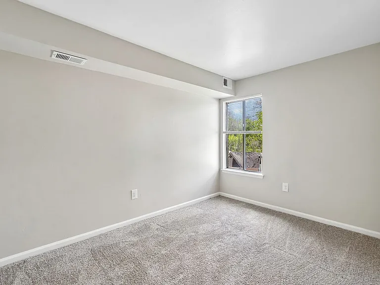 Pointe West Apartments — Photo 41