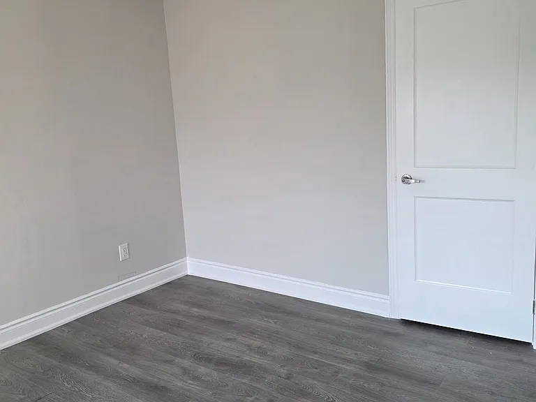 420 Winfield Ter #UPPER FLOOR — Photo 10