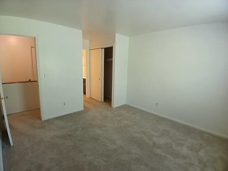 626 Newbridge Ct — Photo 7