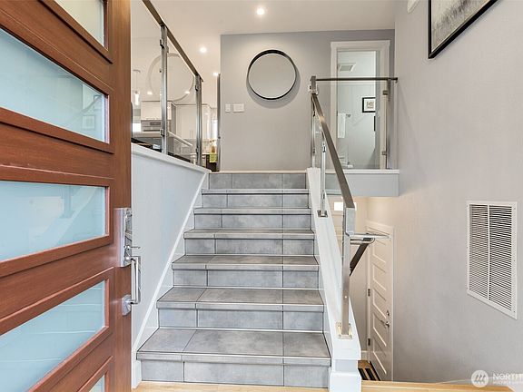 2nd image of 403 Ferndale Avenue NE