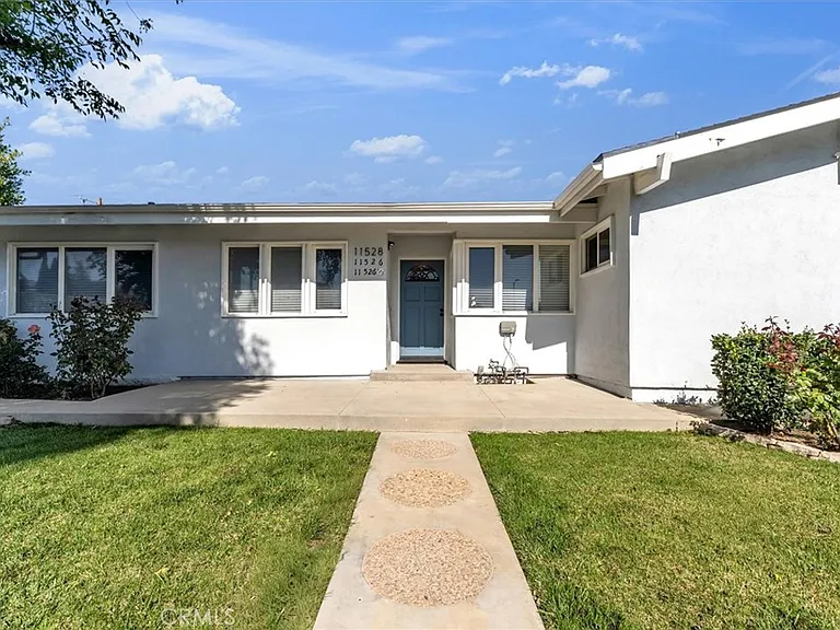 11528 Balboa Blvd — Photo 4