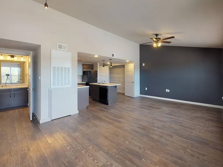 1050 Spencer St #35 — Photo 5