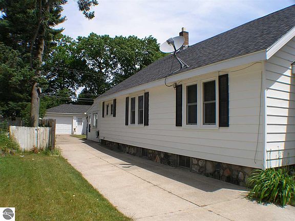 2nd image of 77 E Marion Ave