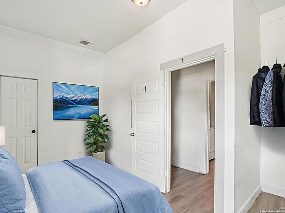 3rd image of 430 Aaron Pl