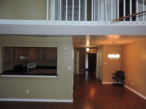 4th image of 246 Bridgewater Dr