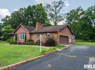 15691 Cooks Dr, Mount Vernon, IL 62864