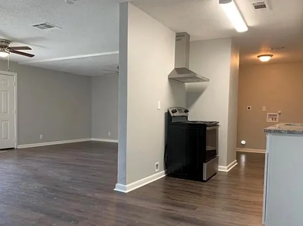 5427 Willow Glen Dr, Houston, TX 77033