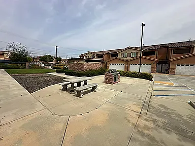 3 bed, 2.5 bath, 1450 sqft, $3,000 — Photo 2