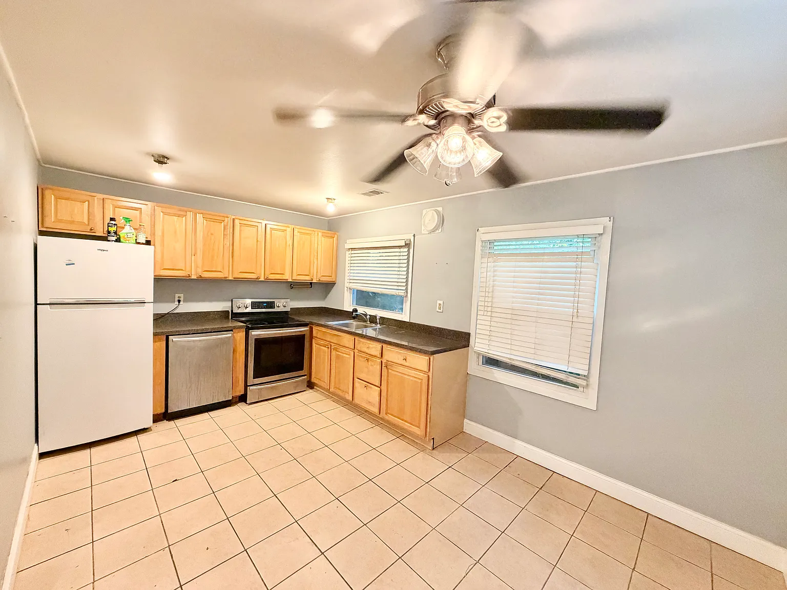 4 bed, 1372 sqft, $2,795 — Photo 4