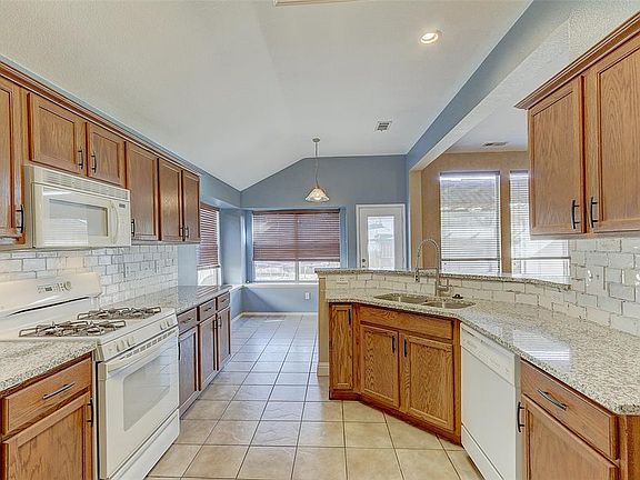 2nd image of 2416 Lula Ct