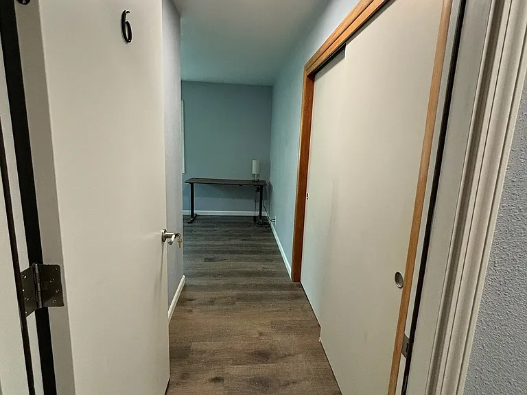 1111 NW 32nd St #6 — Photo 2