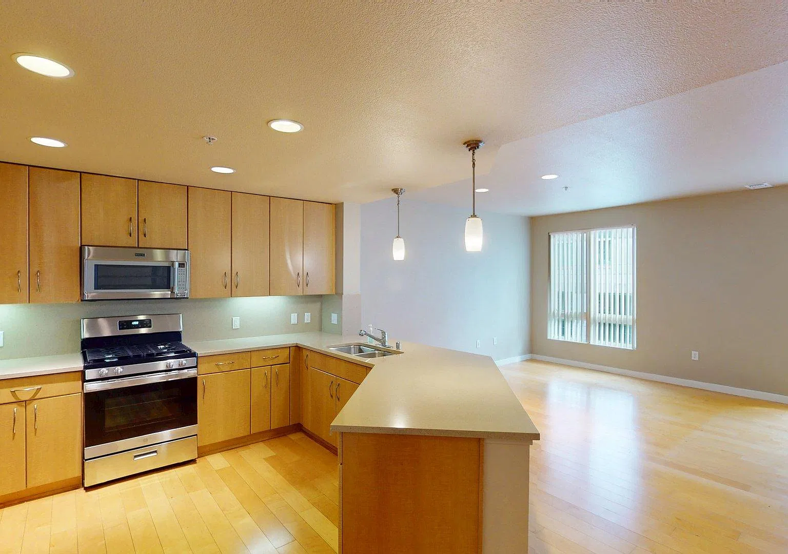 1 bed, 861 sqft, $2,600 — Photo 1