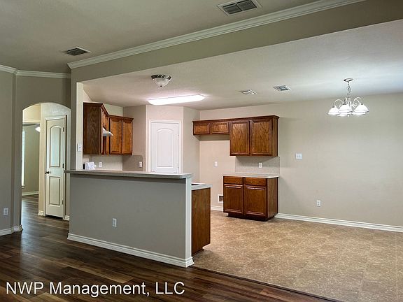 5th image of 1031 N Park Dr