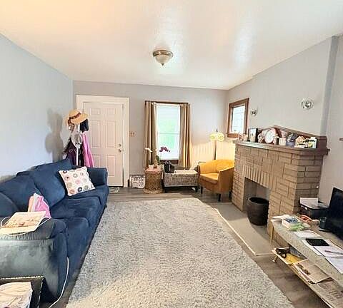 3rd image of 750 Baird St