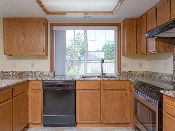 5th image of 15820 NE 38th Cir