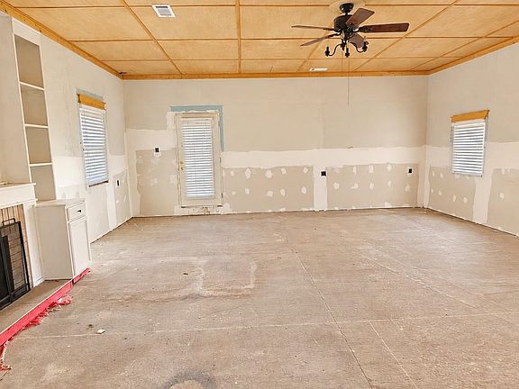 3rd image of 412 Manchester Manor Rd
