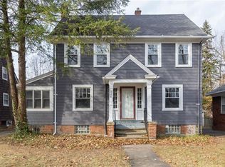 928 Roanoke Rd, Cleveland Heights, OH 44121