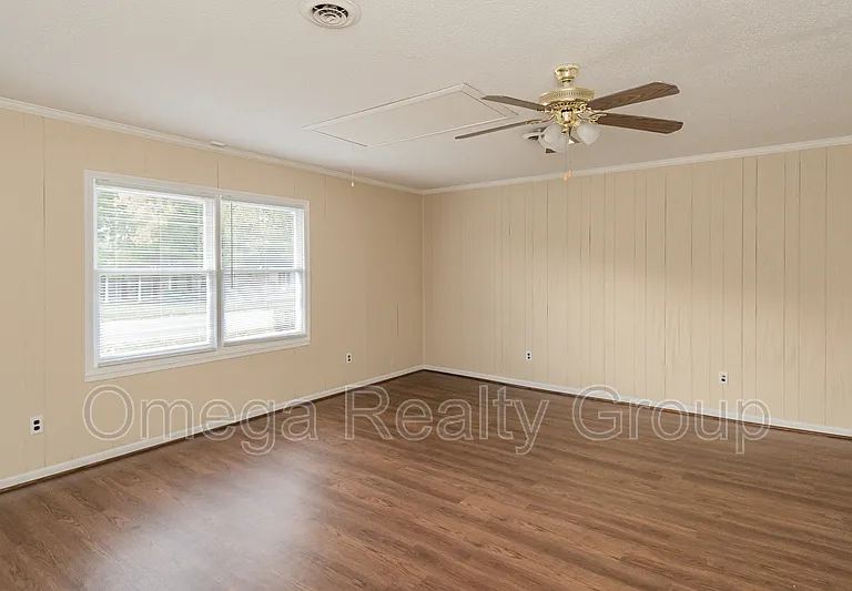2061 Green Acres Dr — Photo 29