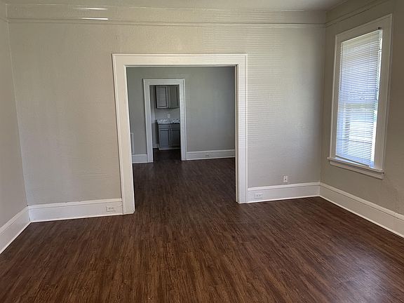 4th image of 3358 Phyllis St