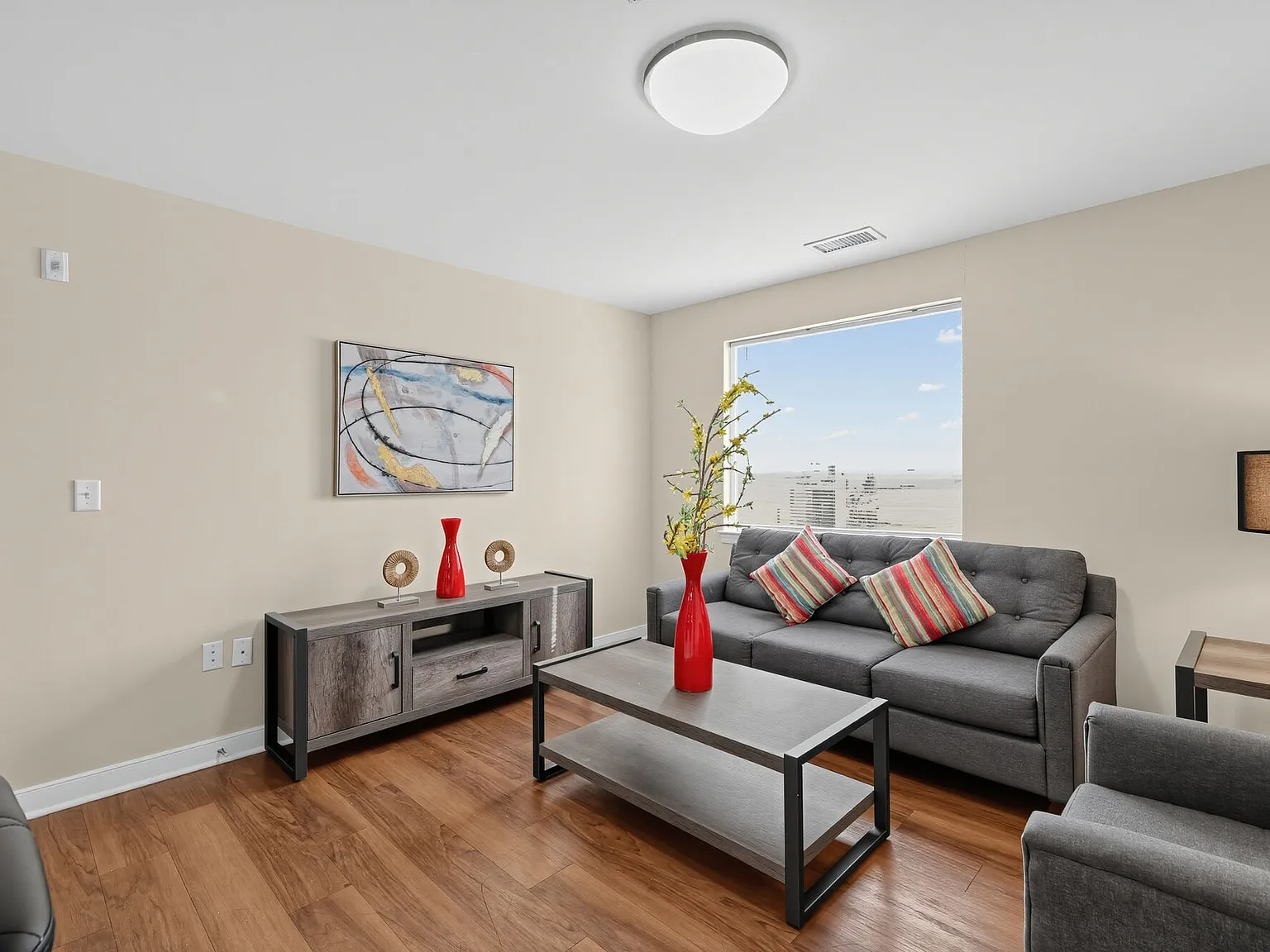 Eastbrooke Apartments — Photo 2
